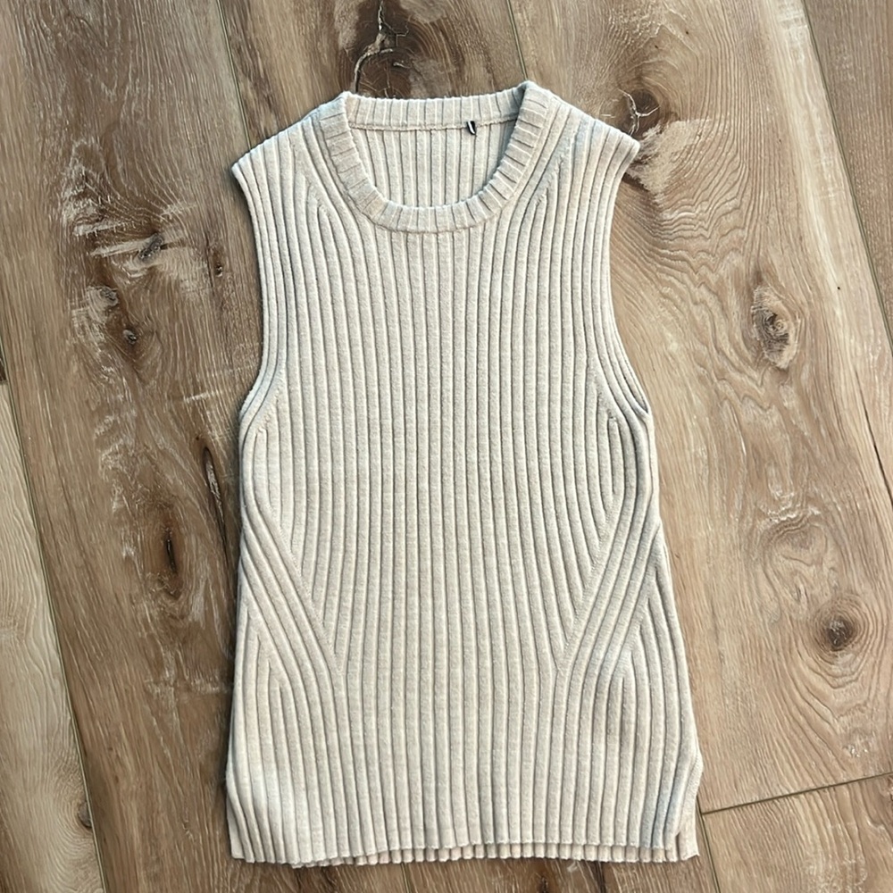 Sweater vest